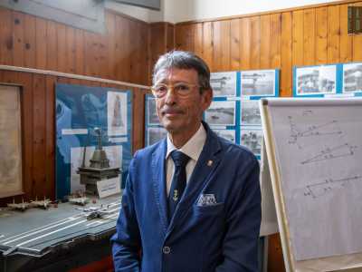 Ad accoglierci � il presidente e contrammiraglio Luigi Laricchia, che ci racconta la storia di questa sede